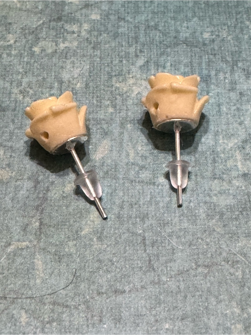 LUCITE ROSE STUD EARRINGS - Picture 2 of 7